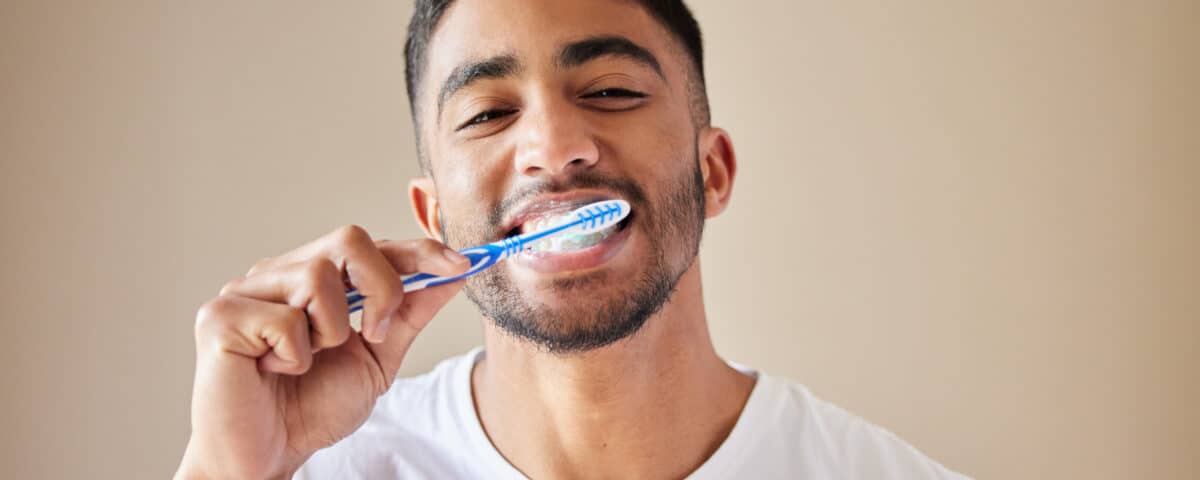 How Teeth Whitening In Modbury Supports A Brighter, Healthier Smile?